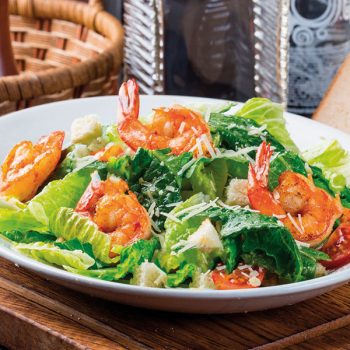 Цезарь с креветками в Чайхане Fusion