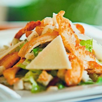 Цезарь с курицей в Чайхане Fusion